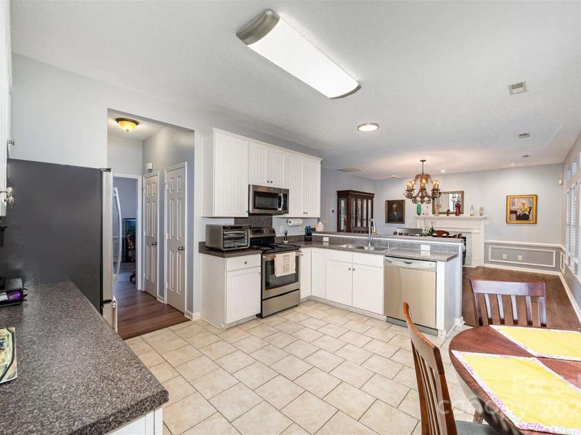 3810 Yorkford Drive, Charlotte, NC 28269.  MLS# CAR4269397, YatesRealty ID 23575. 