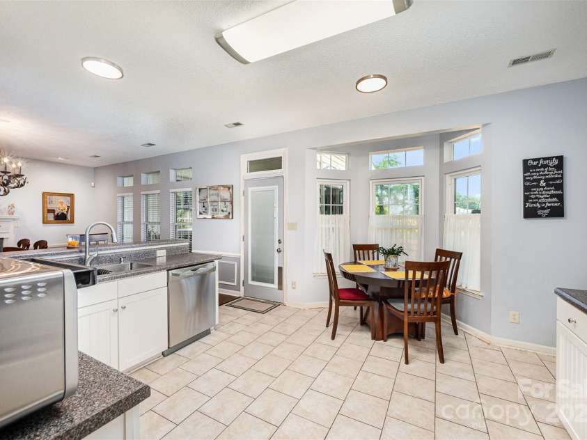3810 Yorkford Drive, Charlotte, NC 28269.  MLS# CAR4269397, YatesRealty ID 23575. 