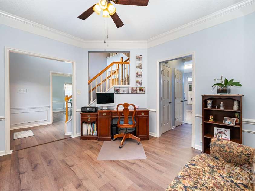 3810 Yorkford Drive, Charlotte, NC 28269.  MLS# CAR4269397, YatesRealty ID 23575. 