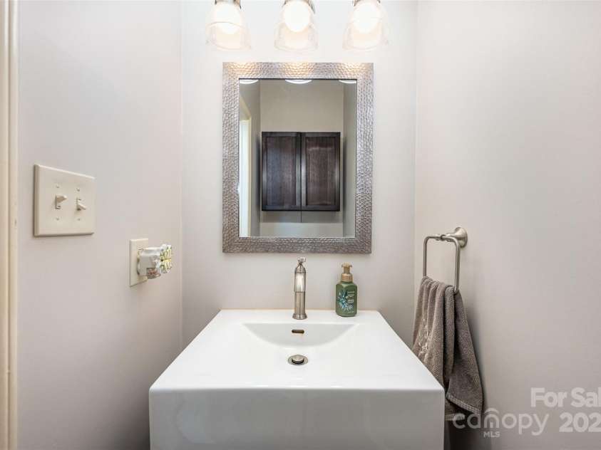 3810 Yorkford Drive, Charlotte, NC 28269.  MLS# CAR4269397, YatesRealty ID 23575. 