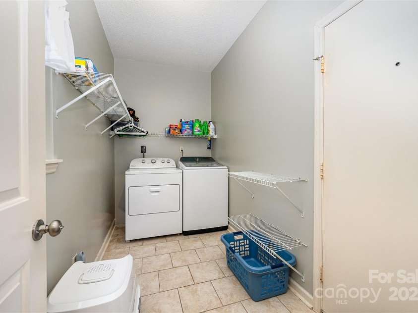 3810 Yorkford Drive, Charlotte, NC 28269.  MLS# CAR4269397, YatesRealty ID 23575. 