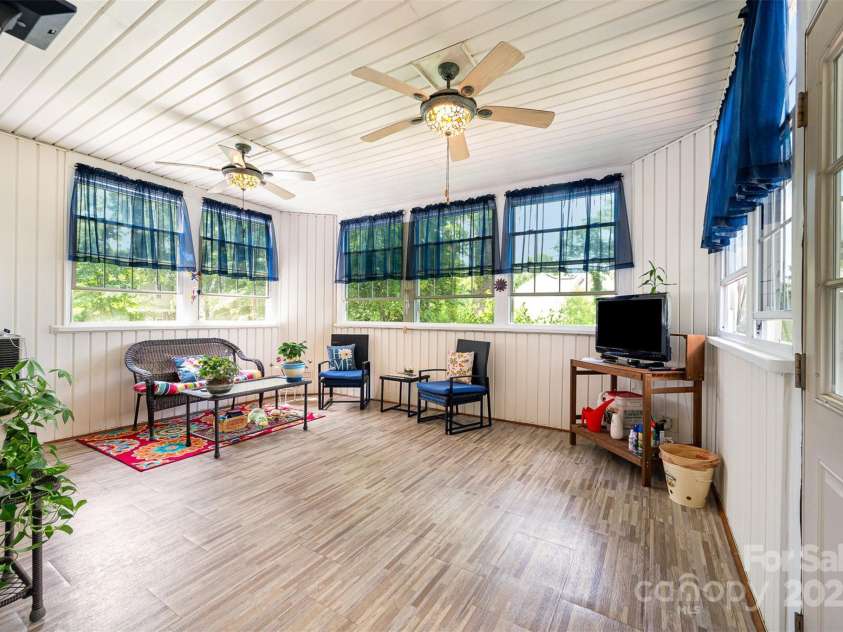 3810 Yorkford Drive, Charlotte, NC 28269.  MLS# CAR4269397, YatesRealty ID 23575. 