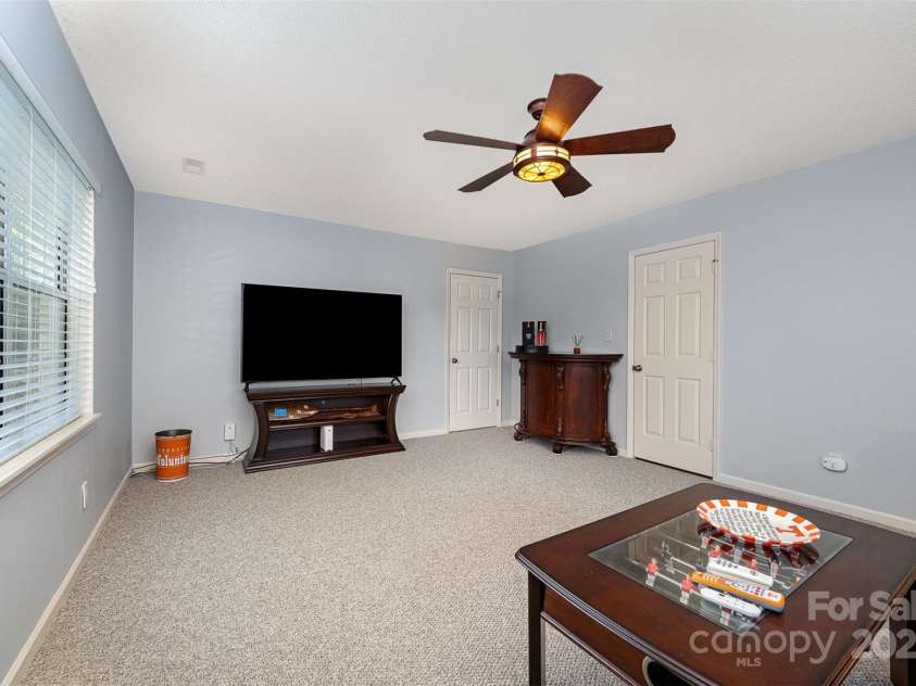 3810 Yorkford Drive, Charlotte, NC 28269.  MLS# CAR4269397, YatesRealty ID 23575. 