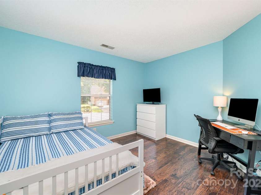 3810 Yorkford Drive, Charlotte, NC 28269.  MLS# CAR4269397, YatesRealty ID 23575. 