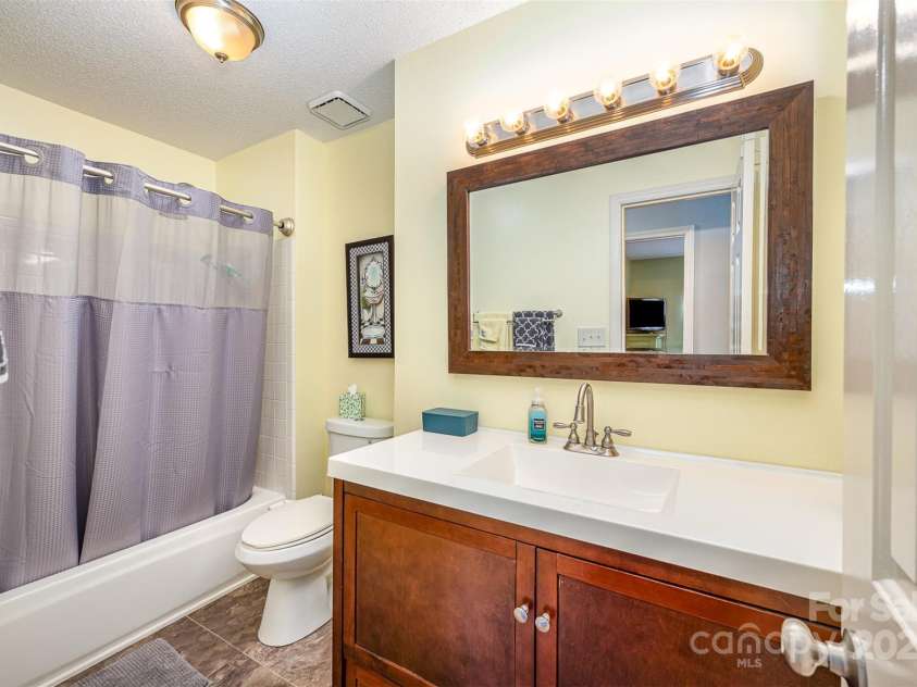 3810 Yorkford Drive, Charlotte, NC 28269.  MLS# CAR4269397, YatesRealty ID 23575. 