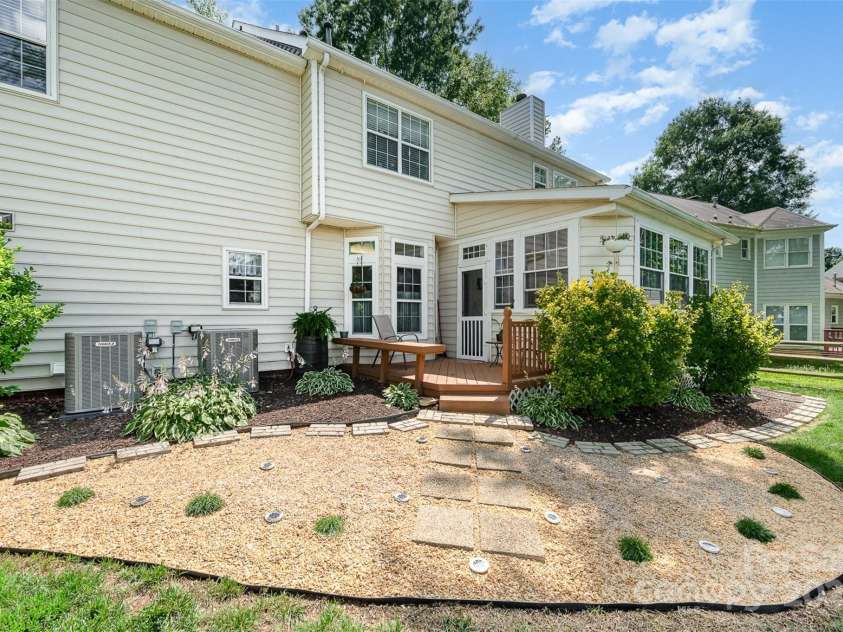 3810 Yorkford Drive, Charlotte, NC 28269.  MLS# CAR4269397, YatesRealty ID 23575. 