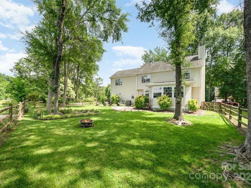 3810 Yorkford Drive, Charlotte, NC 28269.  MLS# CAR4269397, YatesRealty ID 23575. 
