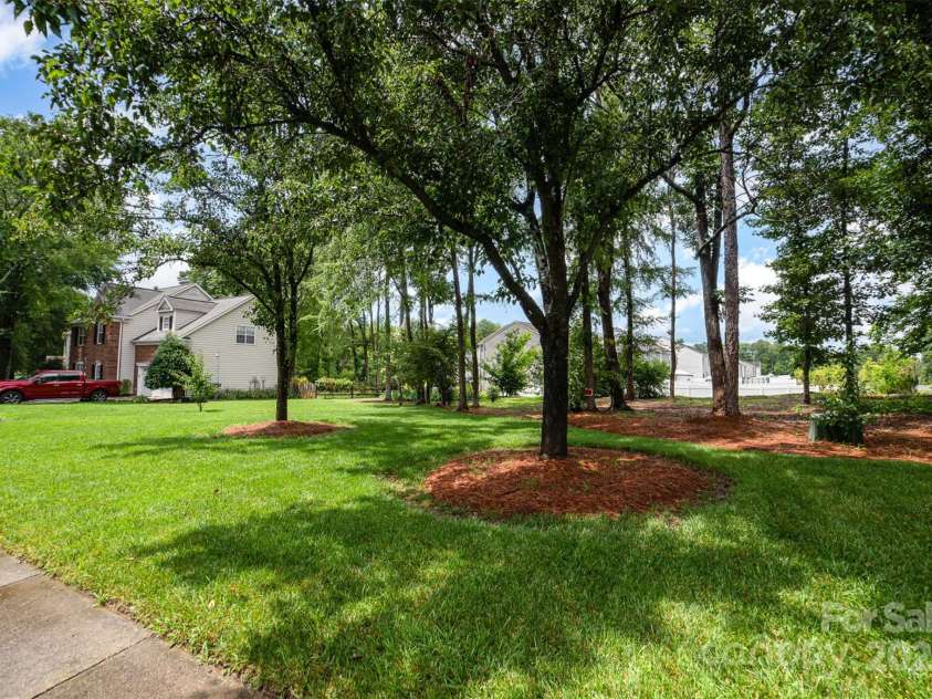 3810 Yorkford Drive, Charlotte, NC 28269.  MLS# CAR4269397, YatesRealty ID 23575. 