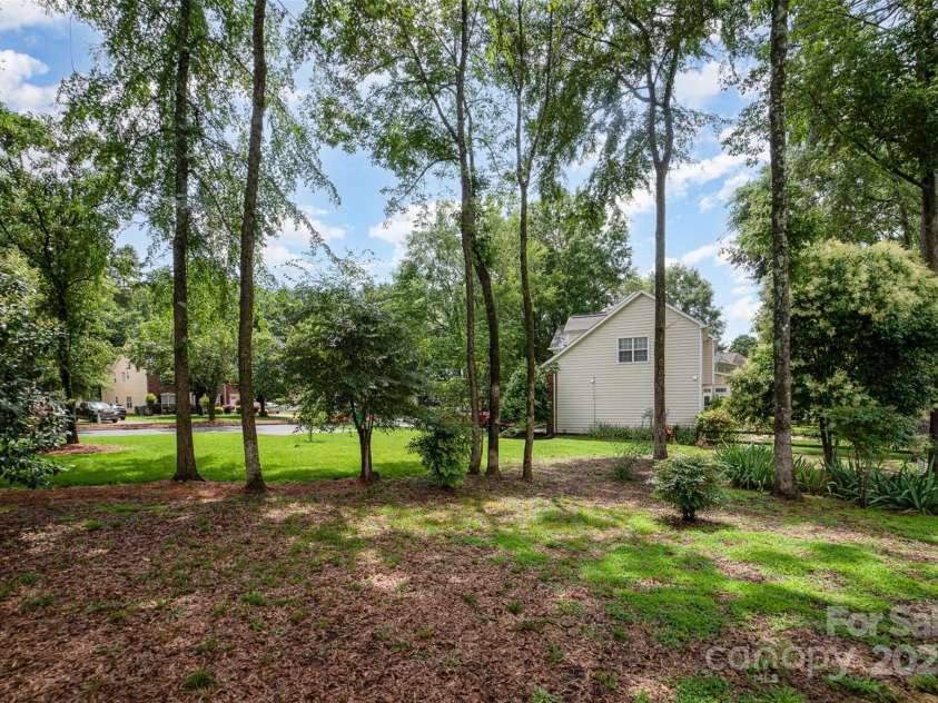3810 Yorkford Drive, Charlotte, NC 28269.  MLS# CAR4269397, YatesRealty ID 23575. 