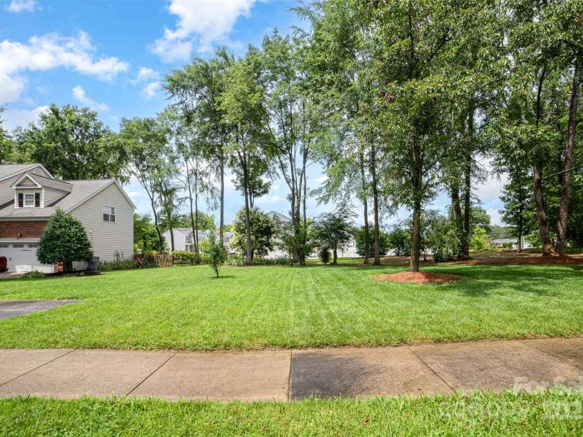 3810 Yorkford Drive, Charlotte, NC 28269.  MLS# CAR4269397, YatesRealty ID 23575. 