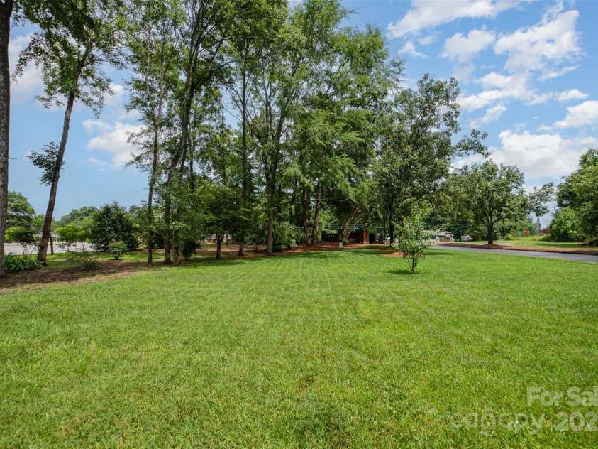 3810 Yorkford Drive, Charlotte, NC 28269.  MLS# CAR4269397, YatesRealty ID 23575. 