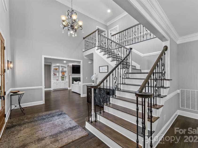 3916 2nd Street Drive, Hickory, NC 28601.  MLS# CAR4274407, YatesRealty ID 23576. 