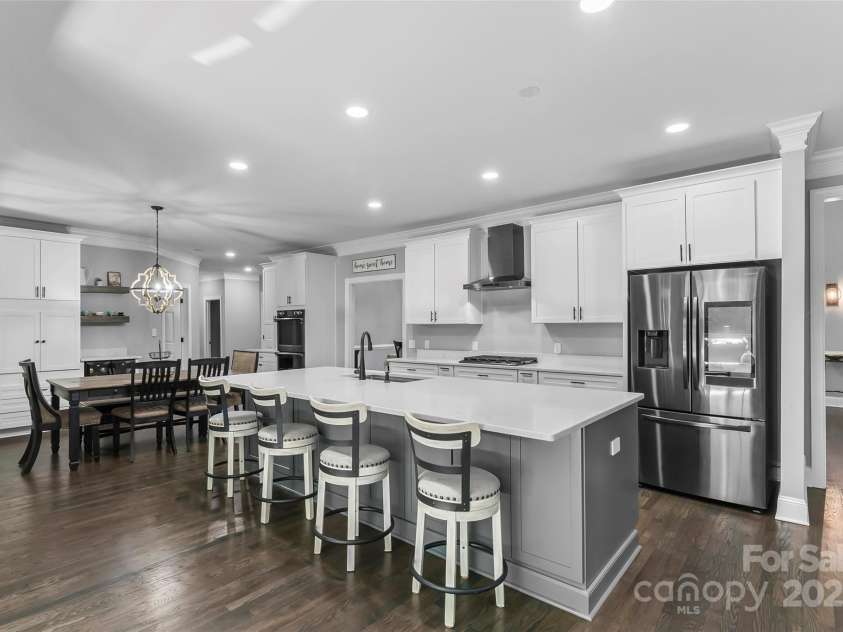 3916 2nd Street Drive, Hickory, NC 28601.  MLS# CAR4274407, YatesRealty ID 23576. 