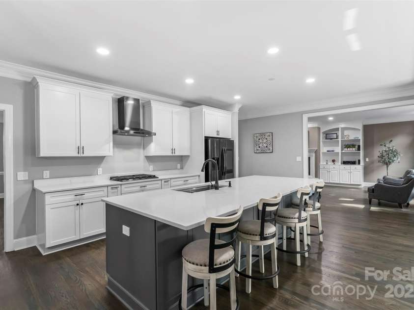 3916 2nd Street Drive, Hickory, NC 28601.  MLS# CAR4274407, YatesRealty ID 23576. 