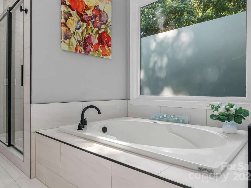 3916 2nd Street Drive, Hickory, NC 28601.  MLS# CAR4274407, YatesRealty ID 23576. 