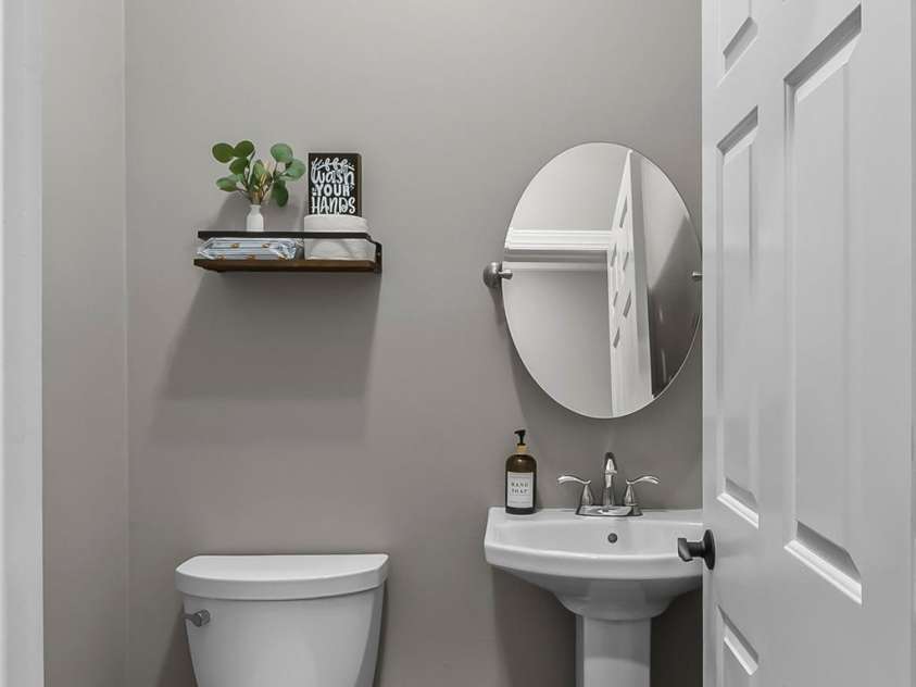 3916 2nd Street Drive, Hickory, NC 28601.  MLS# CAR4274407, YatesRealty ID 23576. 