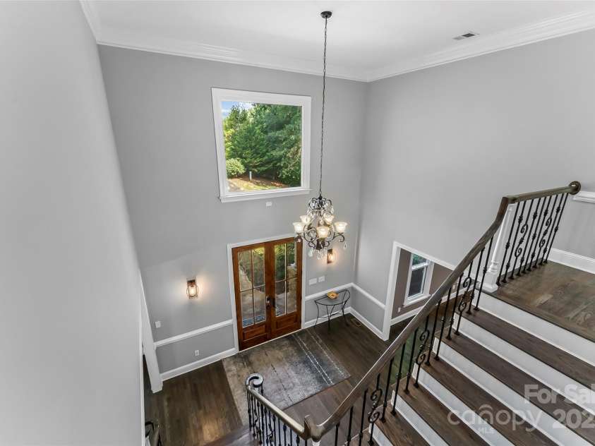 3916 2nd Street Drive, Hickory, NC 28601.  MLS# CAR4274407, YatesRealty ID 23576. 