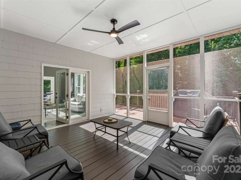 3916 2nd Street Drive, Hickory, NC 28601.  MLS# CAR4274407, YatesRealty ID 23576. 