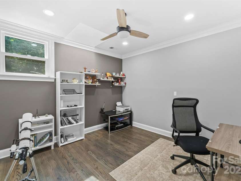 3916 2nd Street Drive, Hickory, NC 28601.  MLS# CAR4274407, YatesRealty ID 23576. 