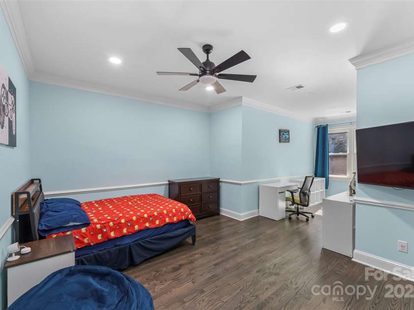 3916 2nd Street Drive, Hickory, NC 28601.  MLS# CAR4274407, YatesRealty ID 23576. 