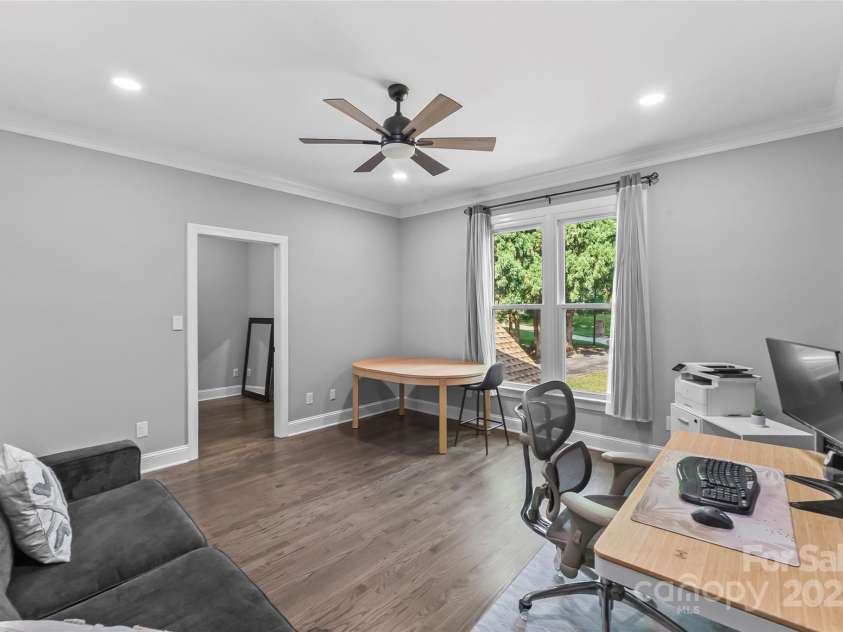 3916 2nd Street Drive, Hickory, NC 28601.  MLS# CAR4274407, YatesRealty ID 23576. 