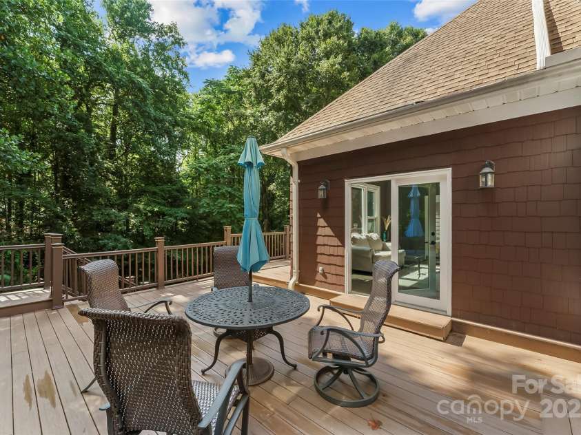 3916 2nd Street Drive, Hickory, NC 28601.  MLS# CAR4274407, YatesRealty ID 23576. 