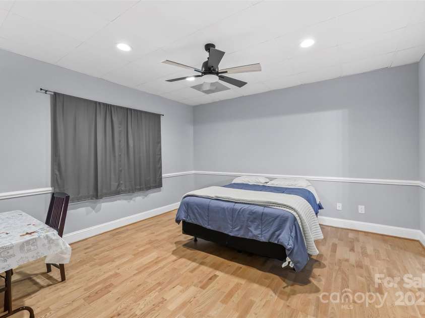 3916 2nd Street Drive, Hickory, NC 28601.  MLS# CAR4274407, YatesRealty ID 23576. 