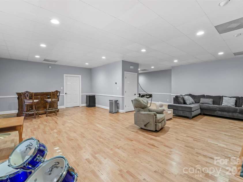 3916 2nd Street Drive, Hickory, NC 28601.  MLS# CAR4274407, YatesRealty ID 23576. 