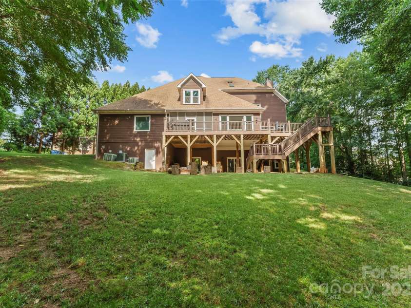 3916 2nd Street Drive, Hickory, NC 28601.  MLS# CAR4274407, YatesRealty ID 23576. 