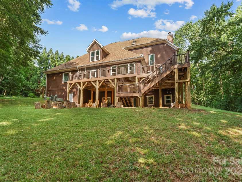 3916 2nd Street Drive, Hickory, NC 28601.  MLS# CAR4274407, YatesRealty ID 23576. 