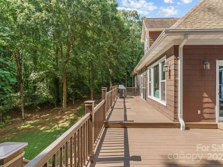 3916 2nd Street Drive, Hickory, NC 28601.  MLS# CAR4274407, YatesRealty ID 23576. 