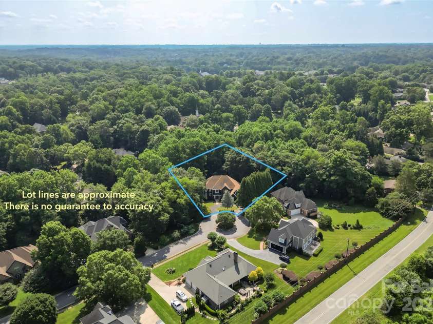 3916 2nd Street Drive, Hickory, NC 28601.  MLS# CAR4274407, YatesRealty ID 23576. 