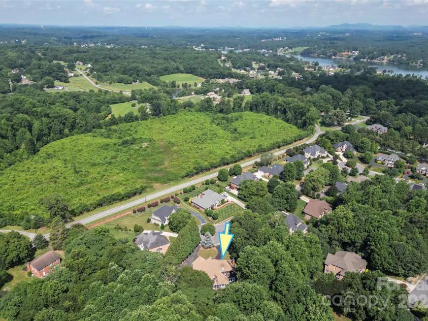 3916 2nd Street Drive, Hickory, NC 28601.  MLS# CAR4274407, YatesRealty ID 23576. 