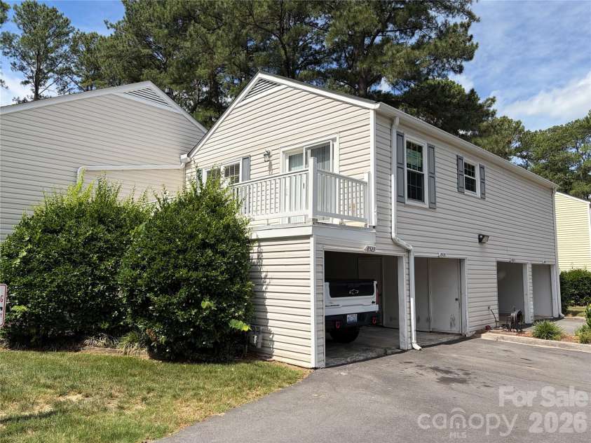 8521 Castle Pine Court, Charlotte, NC 28226.  MLS# CAR4393841, YatesRealty ID 23576. 