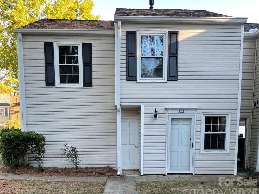 8521 Castle Pine Court, Charlotte, NC 28226.  MLS# CAR4393841, YatesRealty ID 23576. 