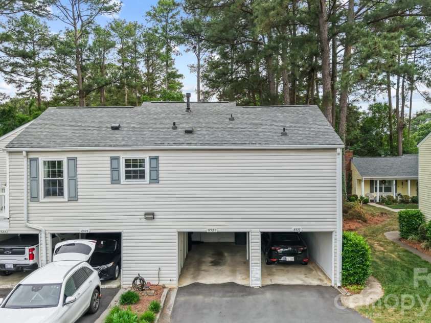 8521 Castle Pine Court, Charlotte, NC 28226.  MLS# CAR4393841, YatesRealty ID 23576. 