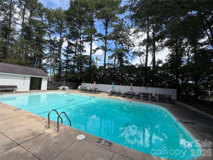 8521 Castle Pine Court, Charlotte, NC 28226.  MLS# CAR4393841, YatesRealty ID 23576. Community Pool