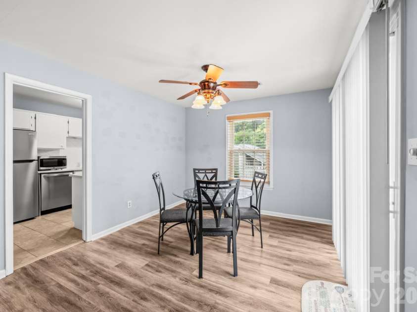 8521 Castle Pine Court, Charlotte, NC 28226.  MLS# CAR4393841, YatesRealty ID 23576. Dining room