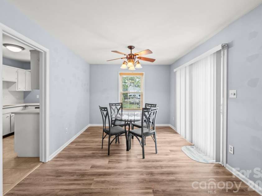 8521 Castle Pine Court, Charlotte, NC 28226.  MLS# CAR4393841, YatesRealty ID 23576. Dining room