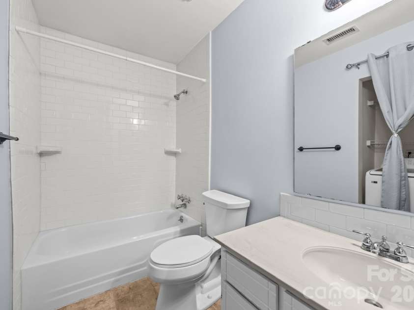 8521 Castle Pine Court, Charlotte, NC 28226.  MLS# CAR4393841, YatesRealty ID 23576. Second Bathroom