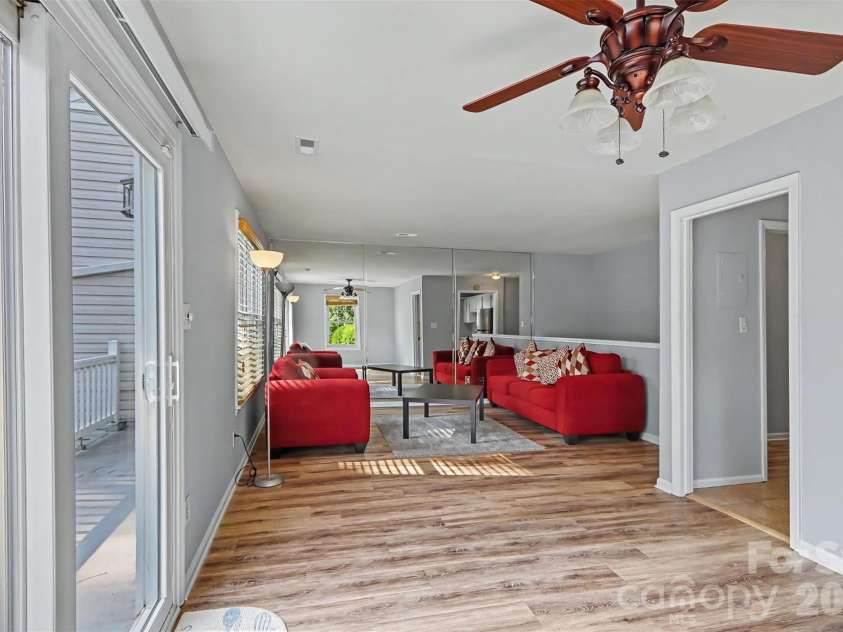 8521 Castle Pine Court, Charlotte, NC 28226.  MLS# CAR4426172, YatesRealty ID 23576. 