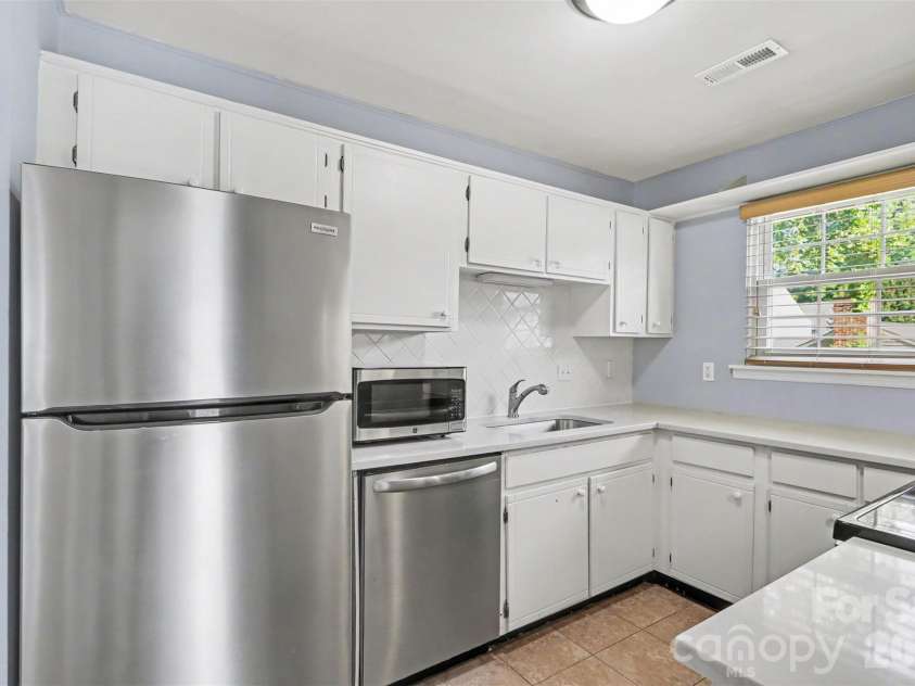 8521 Castle Pine Court, Charlotte, NC 28226.  MLS# CAR4426172, YatesRealty ID 23576. 