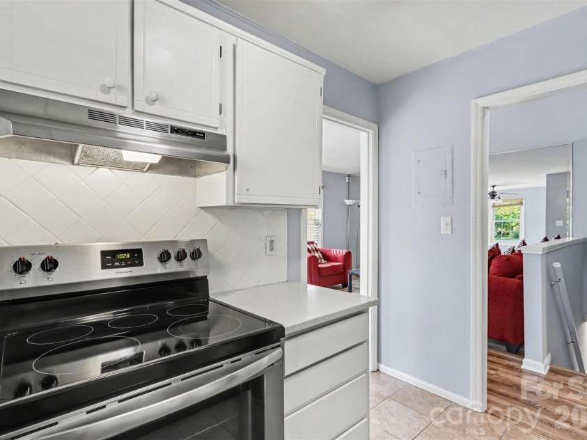 8521 Castle Pine Court, Charlotte, NC 28226.  MLS# CAR4426172, YatesRealty ID 23576. 