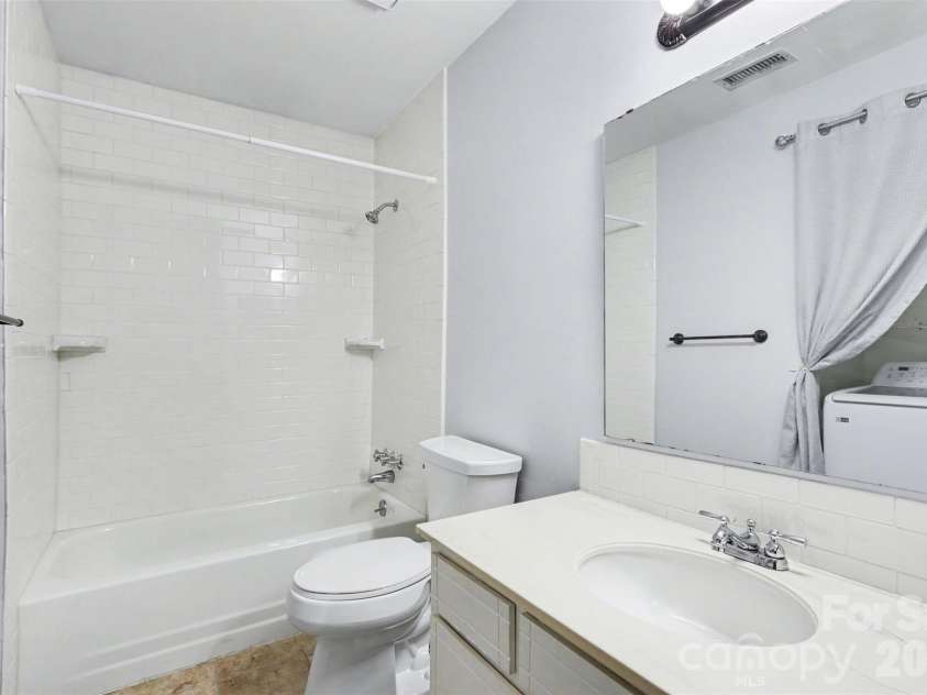 8521 Castle Pine Court, Charlotte, NC 28226.  MLS# CAR4426172, YatesRealty ID 23576. 
