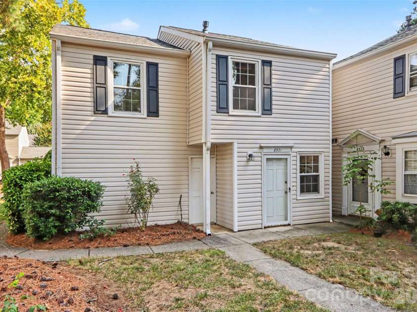 8521 Castle Pine Court, Charlotte, NC 28226.  MLS# CAR4426172, YatesRealty ID 23576. 