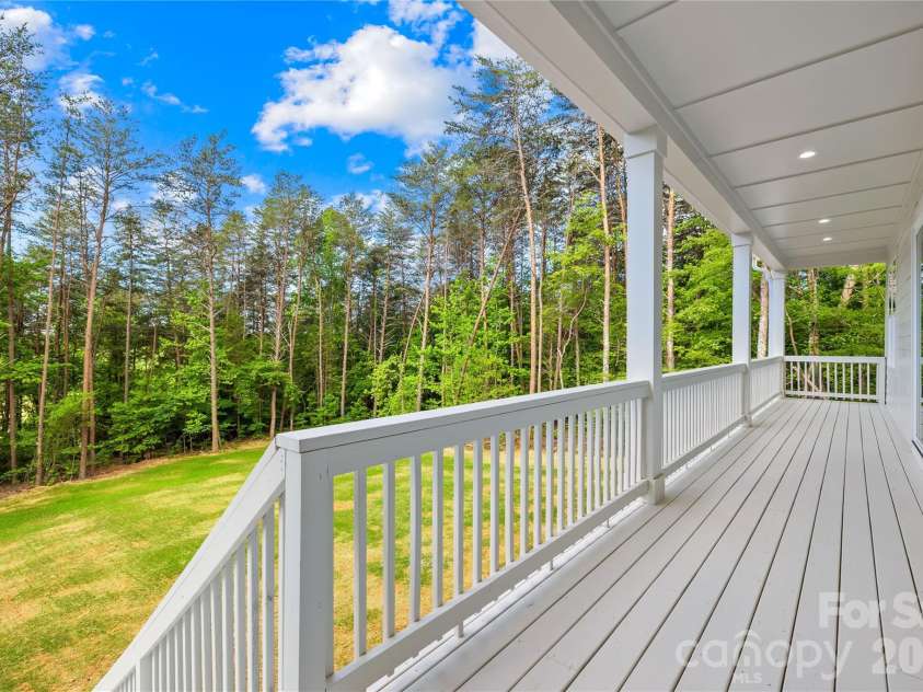 123 Pier Drive, Statesville, NC 28677.  MLS# CAR4378510, YatesRealty ID 23577. 