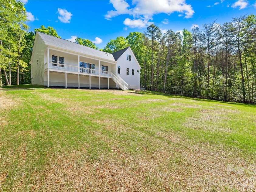 123 Pier Drive, Statesville, NC 28677.  MLS# CAR4378510, YatesRealty ID 23577. 