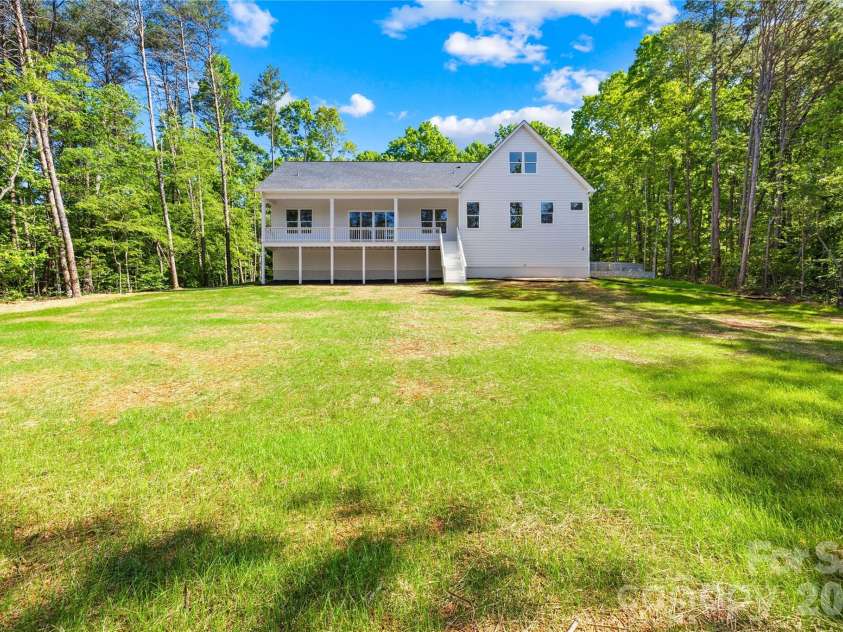 123 Pier Drive, Statesville, NC 28677.  MLS# CAR4378510, YatesRealty ID 23577. 