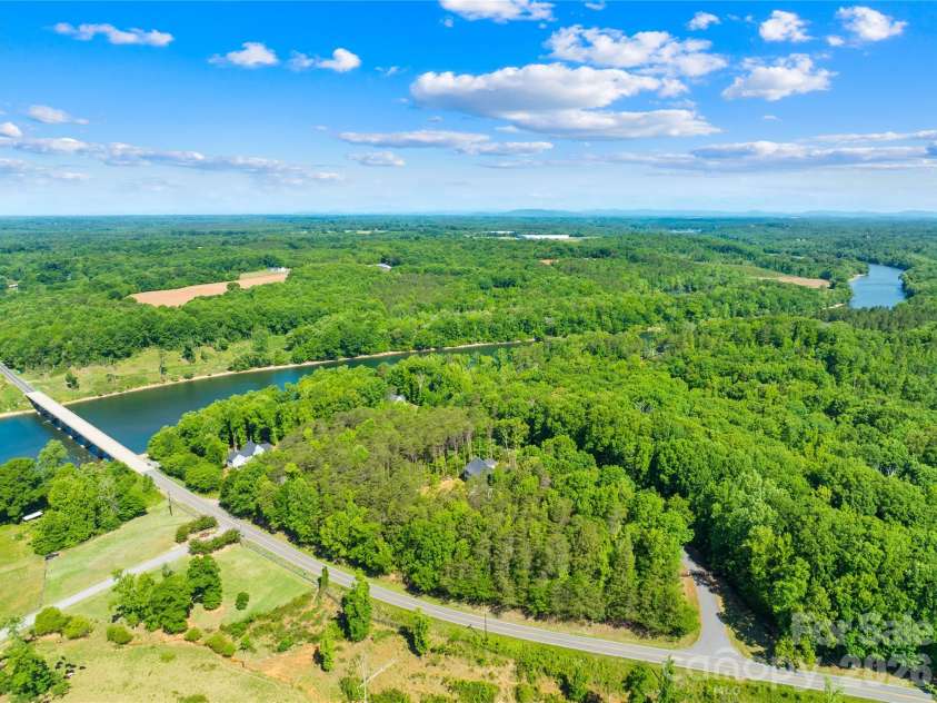 123 Pier Drive, Statesville, NC 28677.  MLS# CAR4378510, YatesRealty ID 23577. 