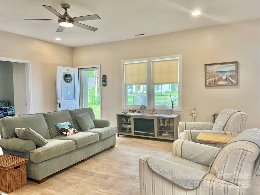 132 Swimmers Lane, Salisbury, NC 28146.  MLS# CAR4257901, YatesRealty ID 23578. Nice OPEN Floor plan
